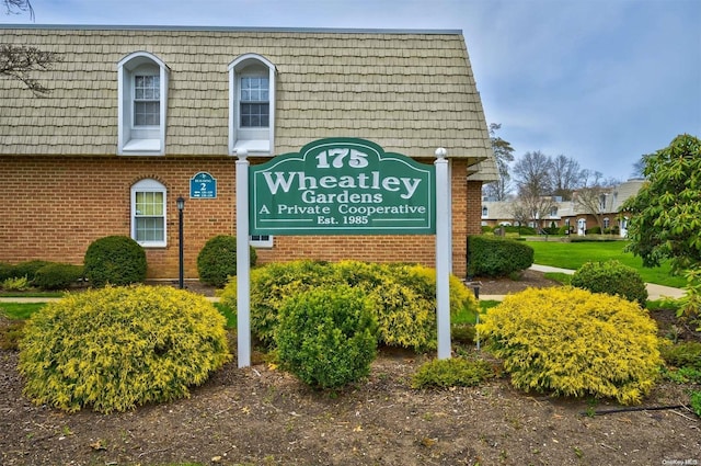 view of community / neighborhood sign