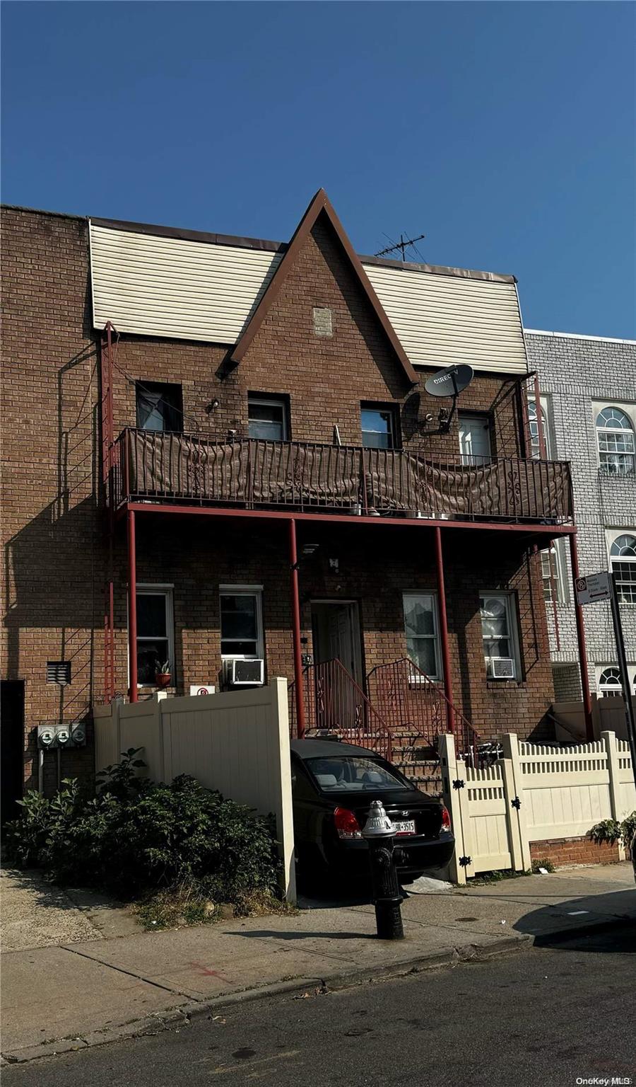 view of front of property with a balcony