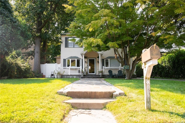 view of front of property featuring a front yard and a porch