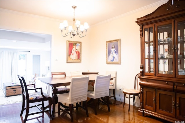 dining space featuring ornamental molding, dark hardwood / wood-style floors, and a notable chandelier