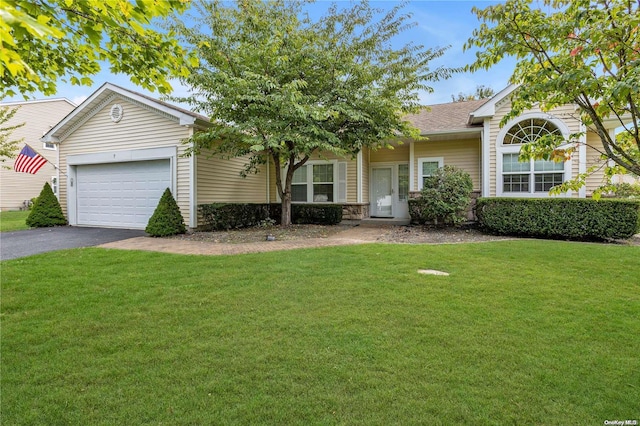 view of front facade with a garage and a front yard