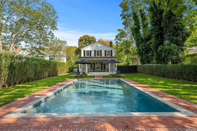 view of pool featuring a yard