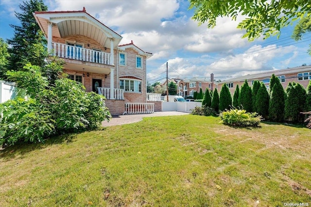 view of yard with a balcony