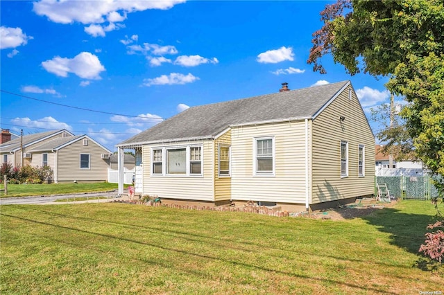 view of front of house featuring a front yard