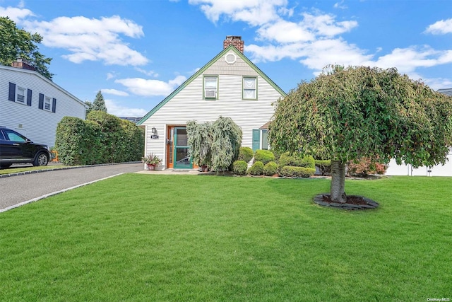 view of front of property with a front lawn