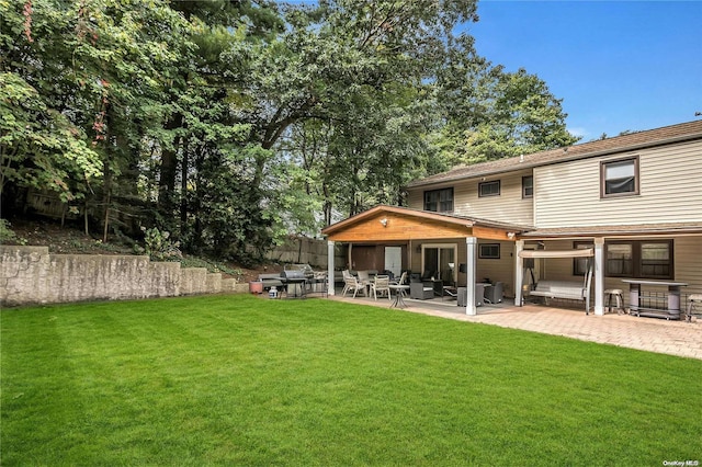 view of yard featuring a patio area