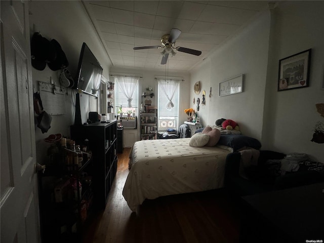 bedroom with dark hardwood / wood-style floors and ceiling fan