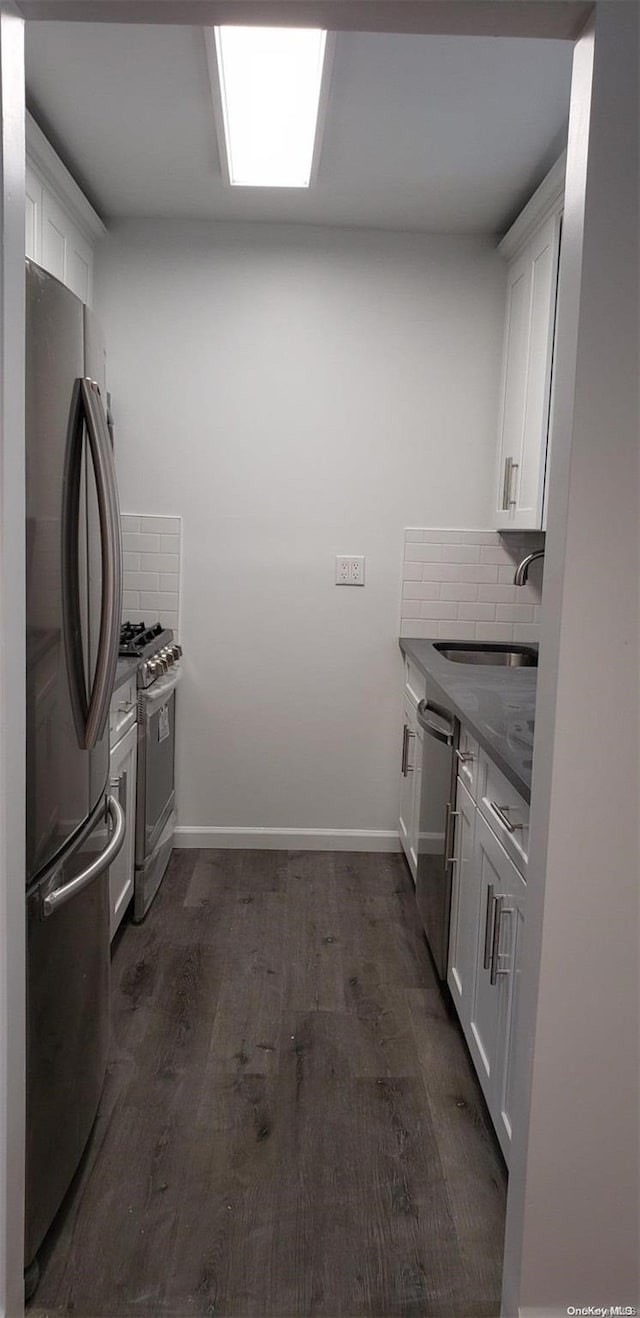 kitchen with backsplash, stainless steel appliances, dark hardwood / wood-style floors, and sink