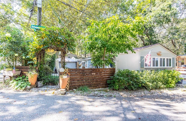 42 Cottage Rd, Baiting Hollow, NY 11933 - view of front of home featuring a gate
