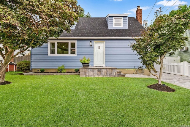 view of front of property with a front lawn