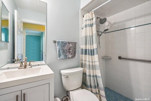 bathroom featuring a shower with curtain, vanity, and toilet