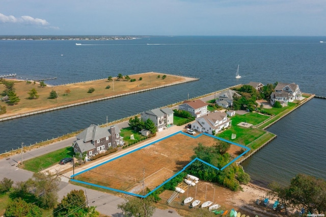 17 S Bay Ct, Brightwaters, NY 11718