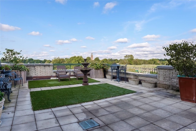 view of yard with a patio