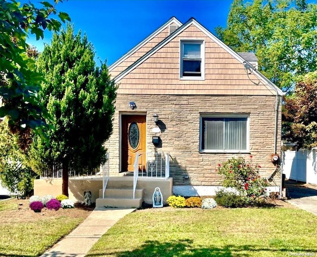 view of front of property with a front lawn