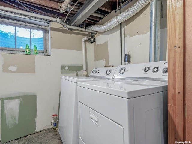 washroom featuring washer and clothes dryer