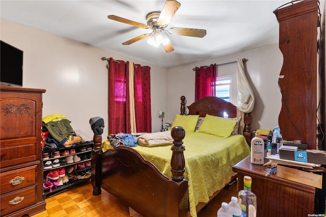 bedroom with ceiling fan