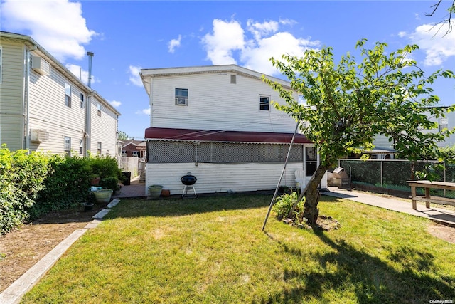 back of house featuring a yard