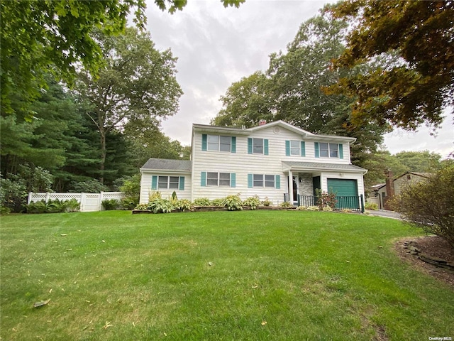 view of front facade featuring a front lawn