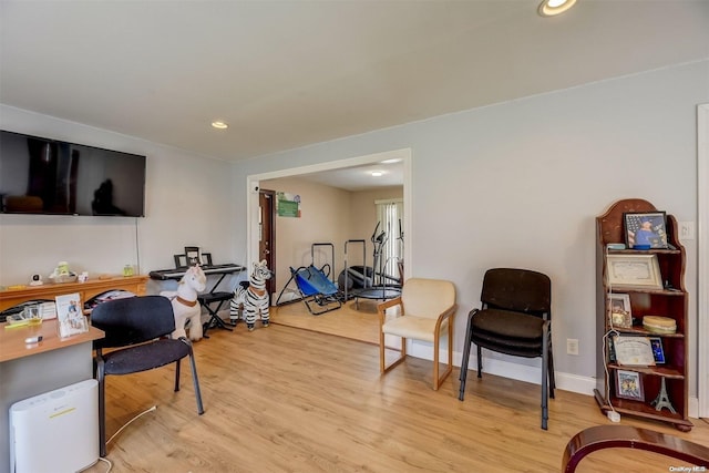 exercise area with light hardwood / wood-style flooring