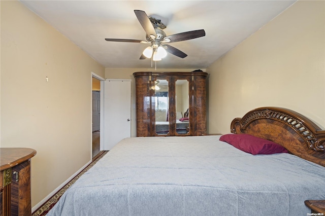 bedroom with ceiling fan