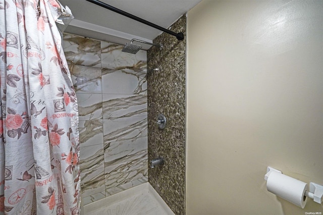 bathroom featuring a shower with curtain