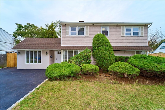 view of front of property with a front yard