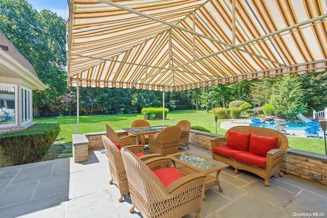 view of patio featuring an outdoor hangout area