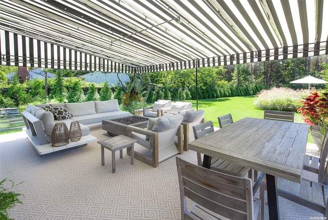 view of patio featuring outdoor lounge area