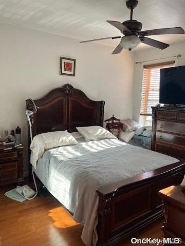 bedroom with ceiling fan and dark hardwood / wood-style floors