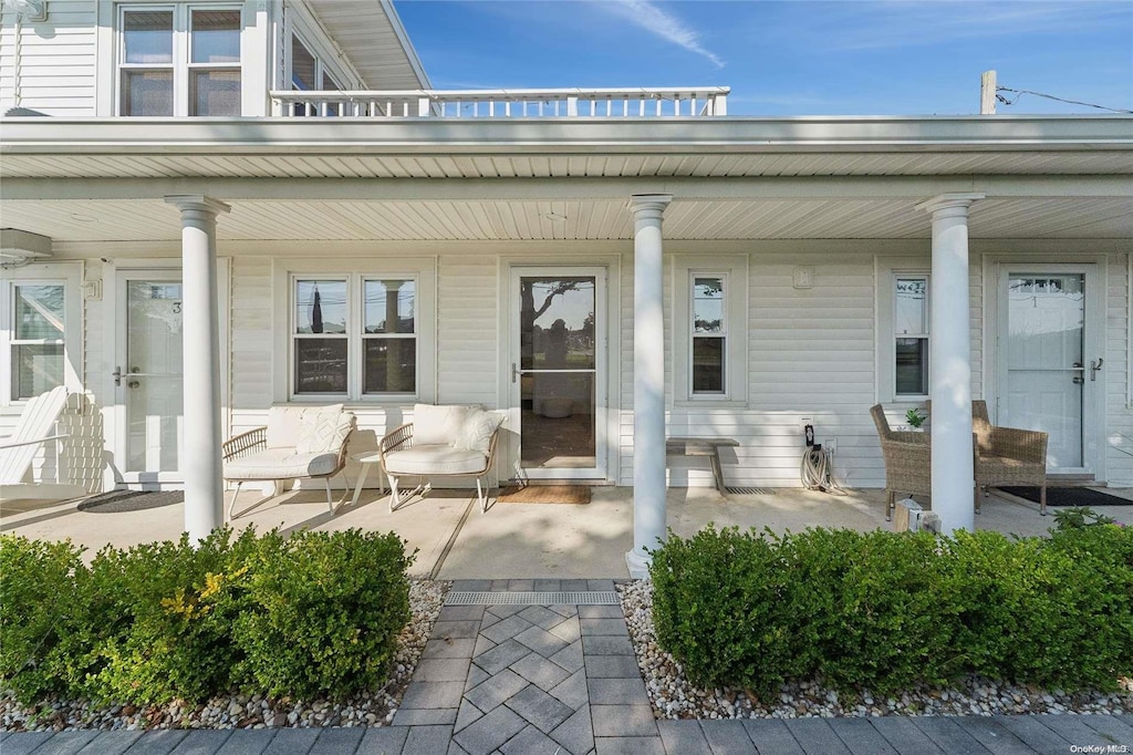 property entrance featuring covered porch