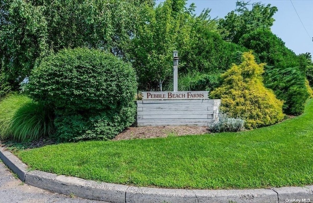 view of community / neighborhood sign