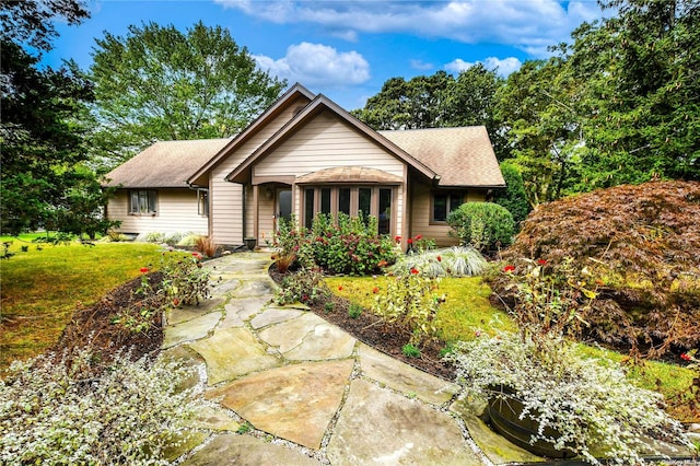 view of front of home with a front lawn