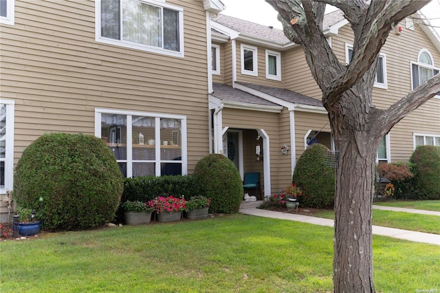 view of front of house with a front yard