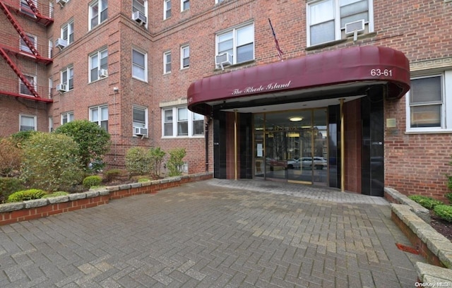 Listing photo 2 for 63-61 99th St Unit D4, Rego Park NY 11374