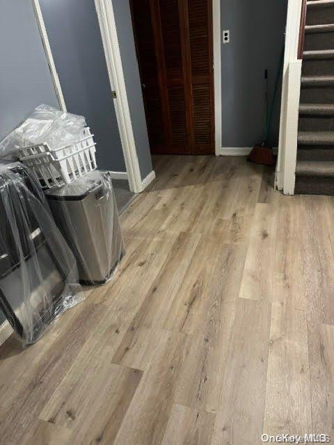 details with hardwood / wood-style flooring