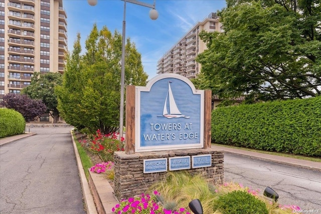 view of community / neighborhood sign