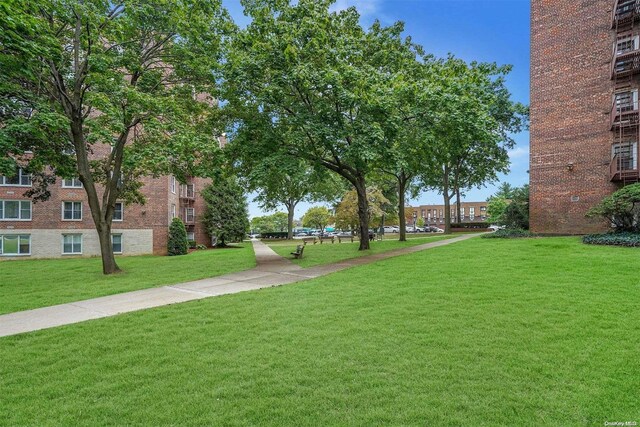 view of property's community featuring a yard