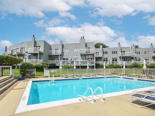 view of swimming pool