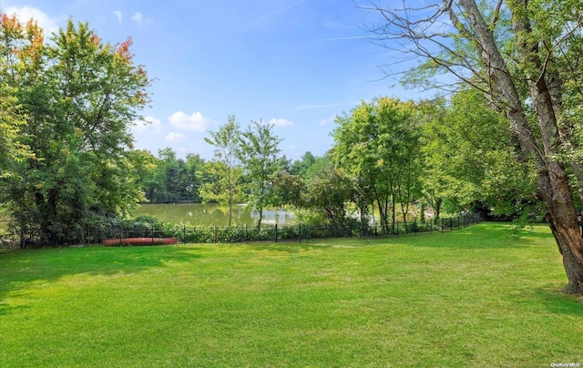 view of yard featuring a water view