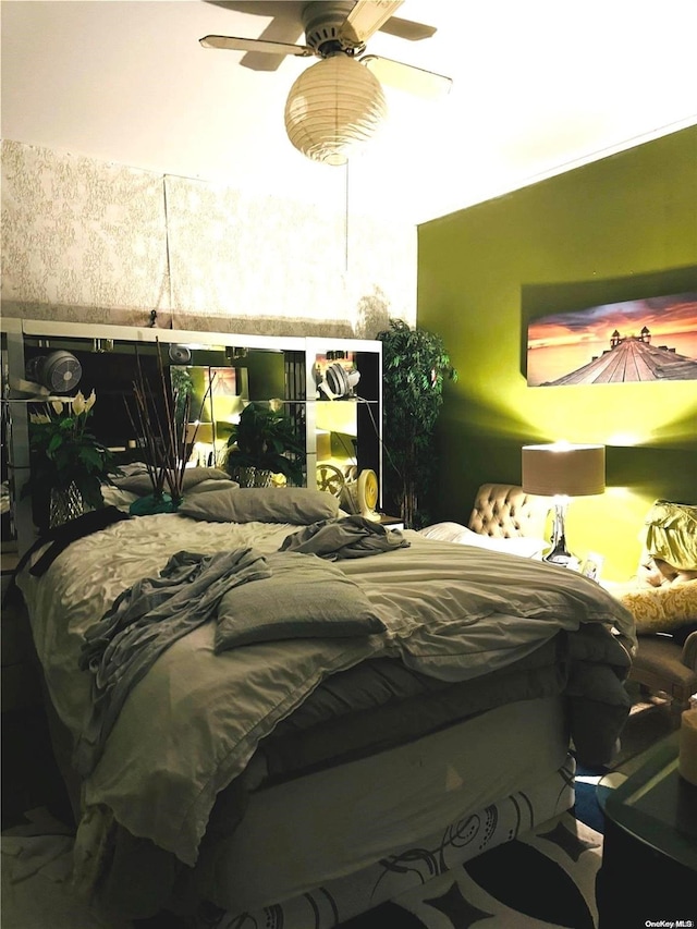 bedroom featuring ceiling fan