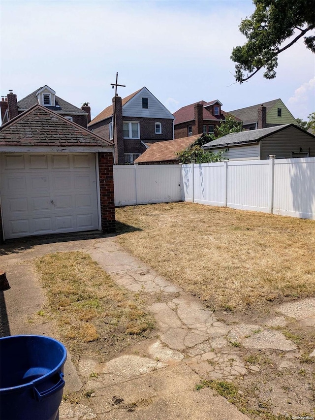 view of yard with an outbuilding and a garage