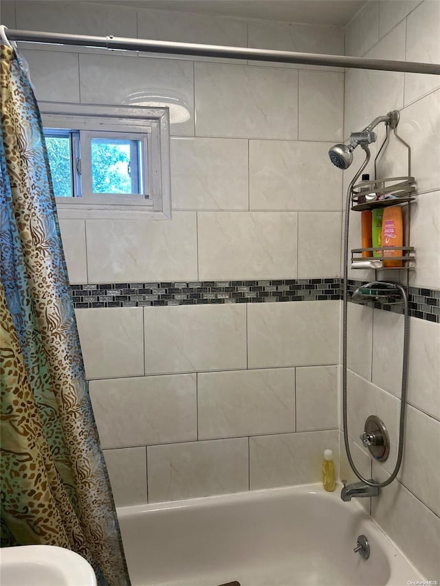 bathroom featuring shower / tub combo with curtain