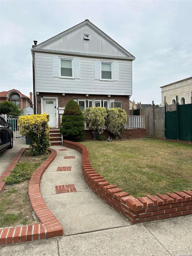 view of front facade with a front yard