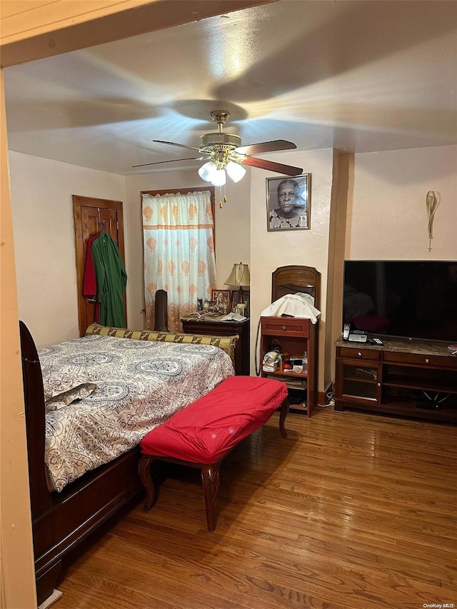 bedroom with hardwood / wood-style flooring and ceiling fan