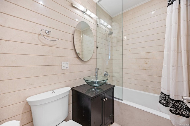 full bathroom featuring vanity, shower / bathtub combination with curtain, and toilet