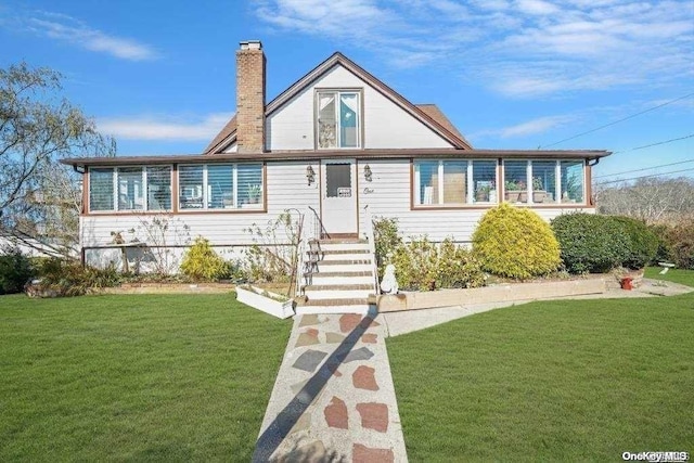 view of front of home with a front lawn