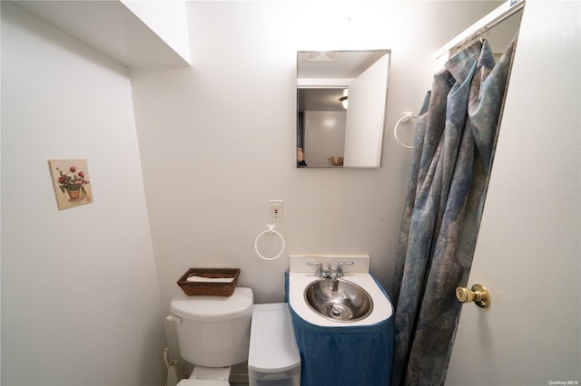 bathroom featuring toilet