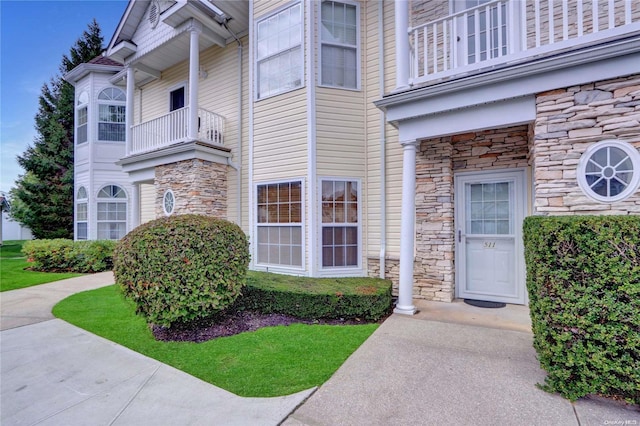 property entrance with a balcony