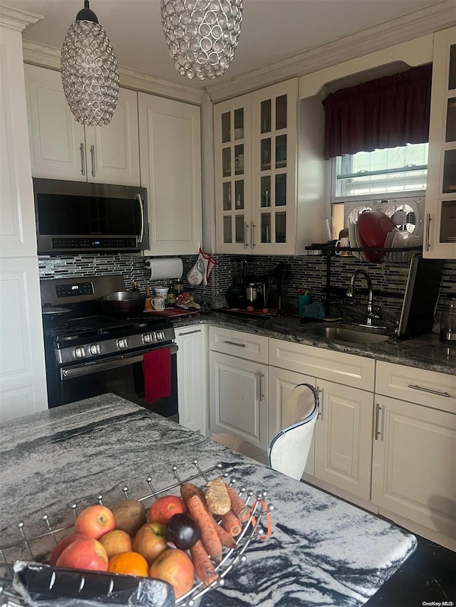 kitchen with decorative backsplash, stainless steel appliances, and sink