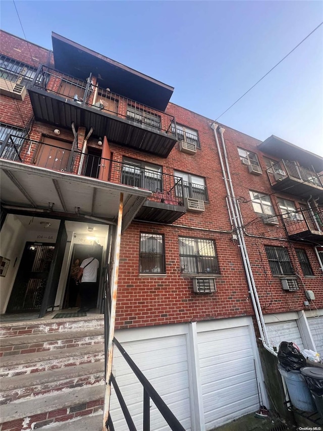 Listing photo 3 for 104-66 38th Ave, Corona NY 11368